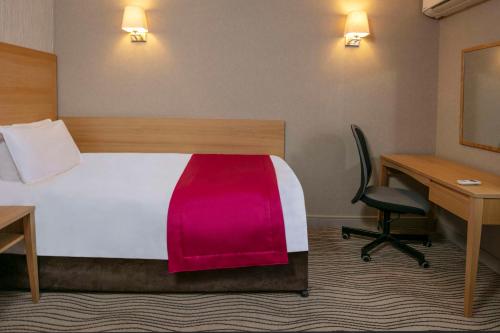 2 double beds, 1 twin bed