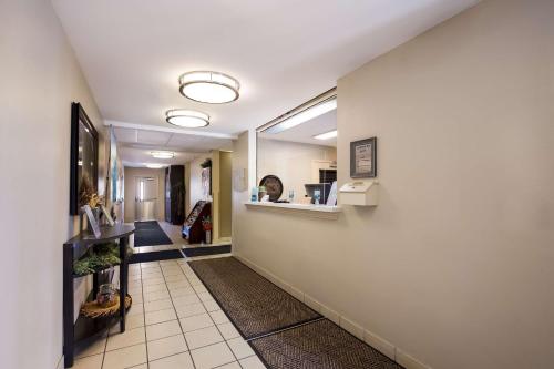 Sonesta Simply Suites St Louis Earth City