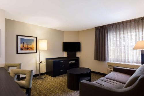Sonesta Simply Suites St Louis Earth City in Earth City, USA
