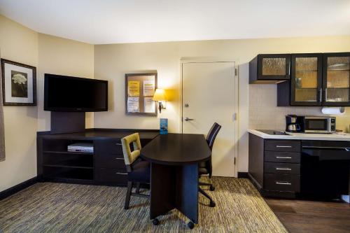 Sonesta Simply Suites St Louis Earth City