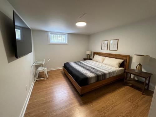 Letitia Heights !B Spacious and Quiet Private Bedroom with Shared Bathroom