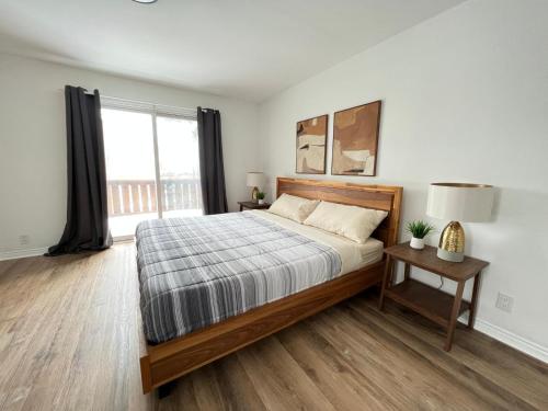 Letitia Heights !E Spacious and Quiet Private Bedroom with Private Bathroom - Accommodation - Barrie