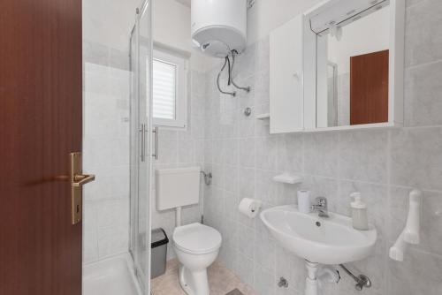 One-Bedroom Apartment with Terrace image 5