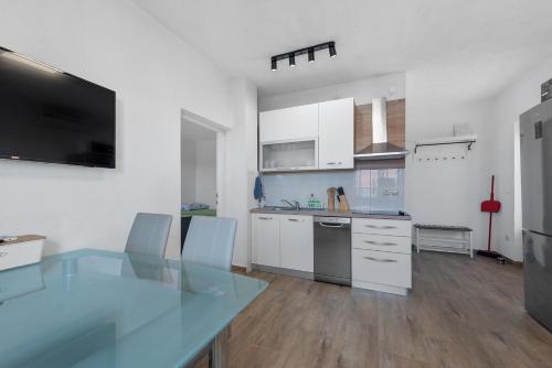 One-Bedroom Apartment with Terrace image 5