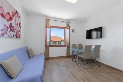 One-Bedroom Apartment with Terrace image 3
