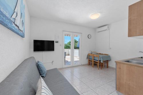 One-Bedroom Apartment with Terrace image 2