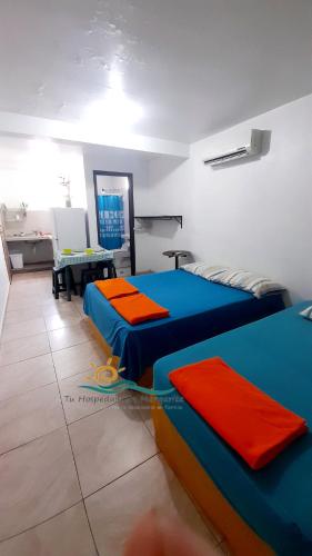 Habitacion Triple Equipada, Posada Villa Mayo a 5 minutos de Playa Parguito in El Hato