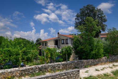  Apartments with a parking space Kavran, Marcana - 14109 in Kavran