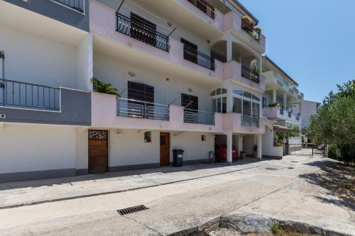 Apartments by the sea Duce, Omis - 14587 - Omiš