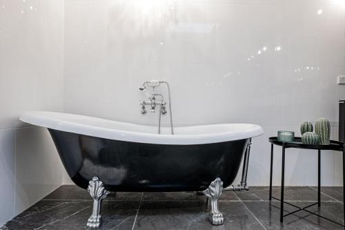 Bathroom, The Yardview Modern Escape in Hawkesbury Valley