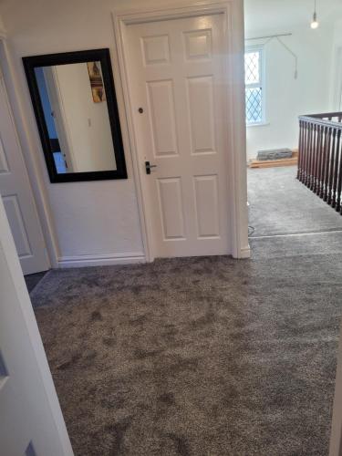 Decent Homes No 4- modern double room in Dukinfield