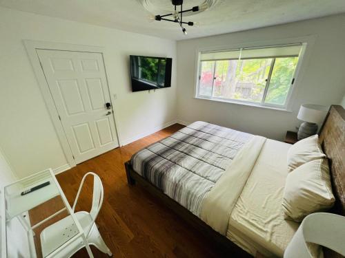 Letitia Heights !F Spacious and Stylish Private Bedroom with Shared Bathroom