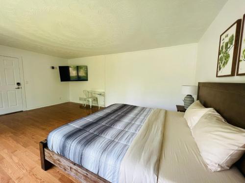 Letitia Heights !G Stylish and Spacious Private Bedroom with Shared Bathroom