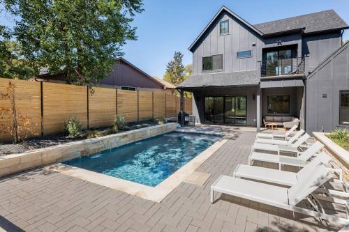 New Listing, new home! Austins Riverside Ranch in Austin, USA