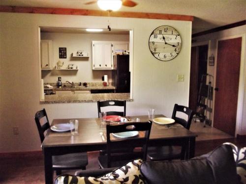 SPECIAL RATE Golfers Paradise & 10 Minutes to Rocky Top Sports in Gatlinburg, USA