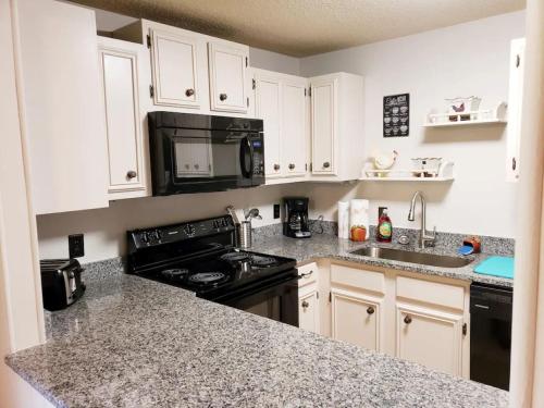 SPECIAL RATE Golfers Paradise & 10 Minutes to Rocky Top Sports in Gatlinburg, USA