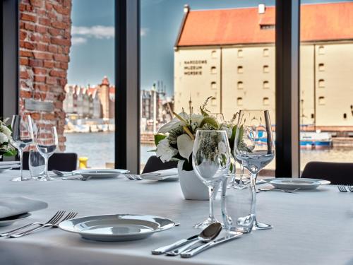 478461284 Holiday Inn Gdansk - City Centre by IHG