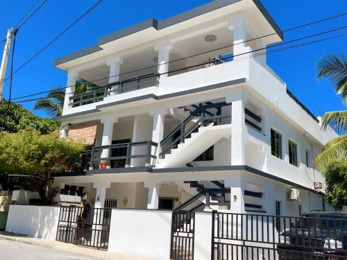 Exterior view, Casa Lambi in Cabrera