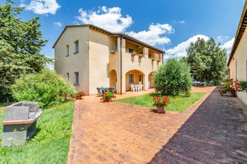 Family Apartments With Pool Near Volterra - Happy Rentals