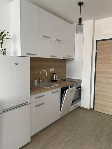 SUNNY STUDIO AZUR SUNNY STUDIO AZUR