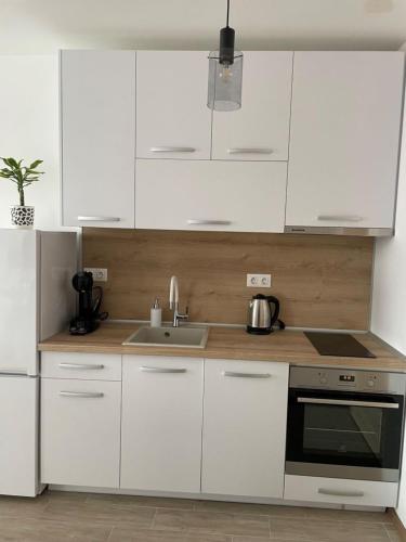 SUNNY STUDIO AZUR SUNNY STUDIO AZUR