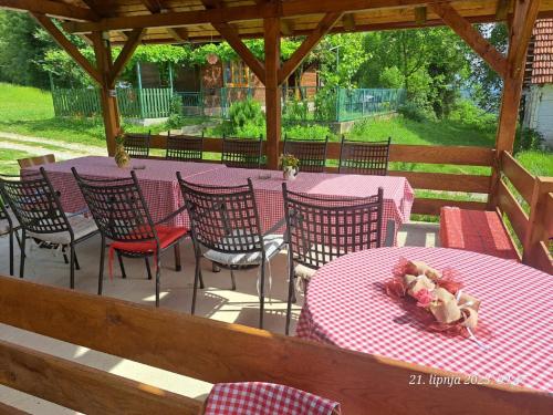 Erkély/terasz, Kokotova hiža (Kokotova hiza) in Hrascina