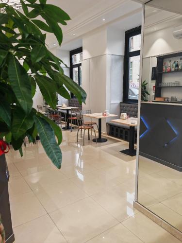 Makanan dan Minuman, Hotel Romano in Turin