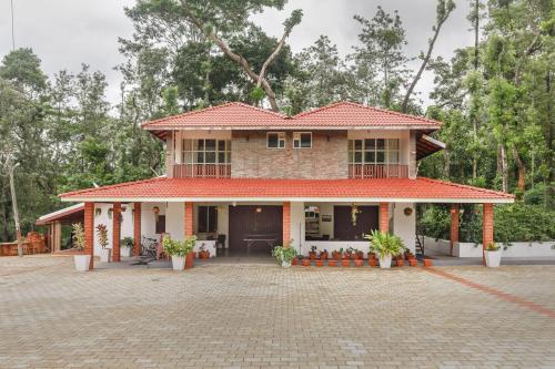 MistView Retreat Villa by JadeCaps, Near Hebbe Waterfalls Chikmagalur