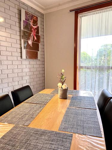 Létesítmények, BROOKS,BFast,WiFi,Nflx,Walk2Shop,Liquor,Food in Észak-Geelong