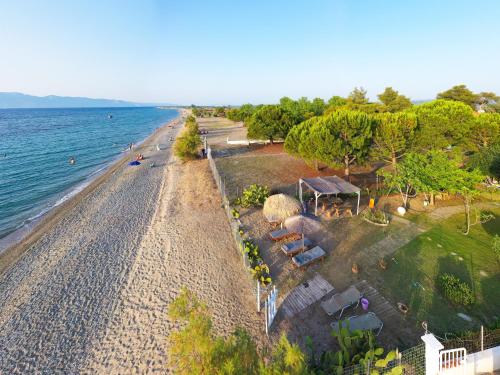 Beach Villa Next To The Waves!