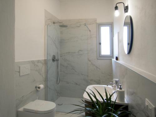 Great Location Just Infront of Pitti Palace - image 4