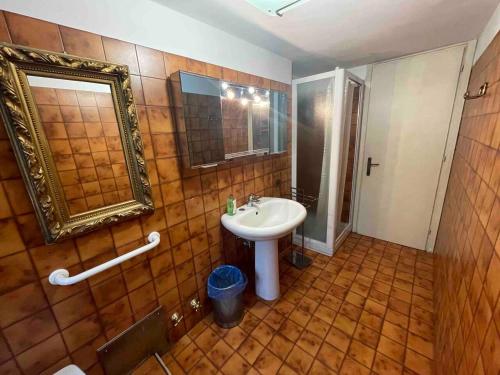 Bathroom, Appartamento con tutti i comfort in Fino Mornasco