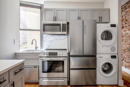 SoHo 2BR w Balcony WD nr WF NYC-1190 in New York, USA