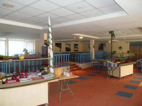 Ресторан, Hotel Belambra Le Normont in Дурдан
