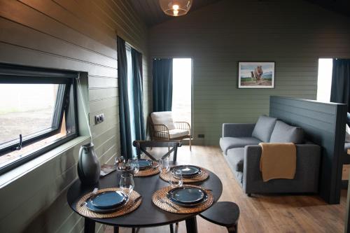 Facilities, Sleeping with the Horses in Budarholshverfi