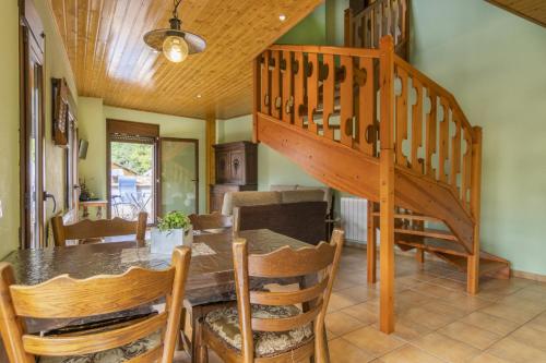 A szálláshely kívülről, Mossen Batista Til ler in Buira