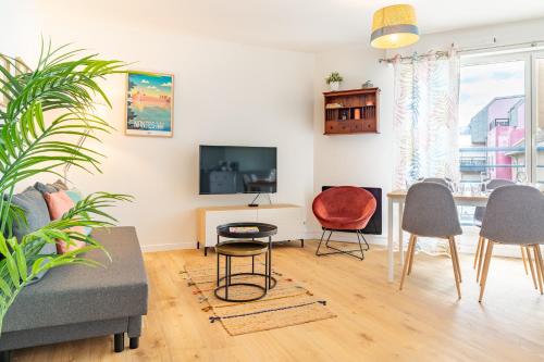 One-Bedroom Apartment image 3