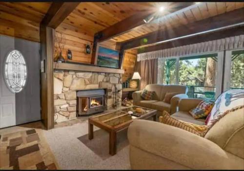 B&B Big Bear City - The Bears lair Perfect for Family w/all amenities - Bed and Breakfast Big Bear City