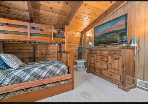 The Bears lair Perfect for Family w/all amenities in Big Bear City, USA