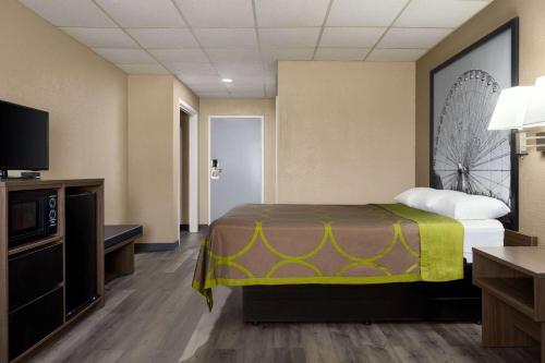 Super 8 by Wyndham Gainesville TX - image 12