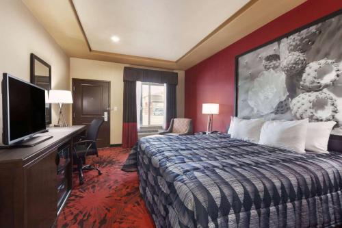 Super 8 by Wyndham Karnes City in Karnes City, USA