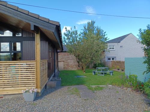 2 bedrooms, 3 beds