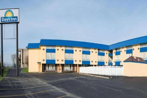 Days Inn by Wyndham Fort Wright Cincinnati Area