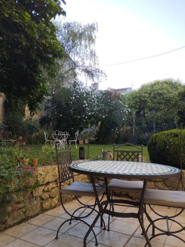 . Appartement avec accès piscine et jardin dans hôtel particulier