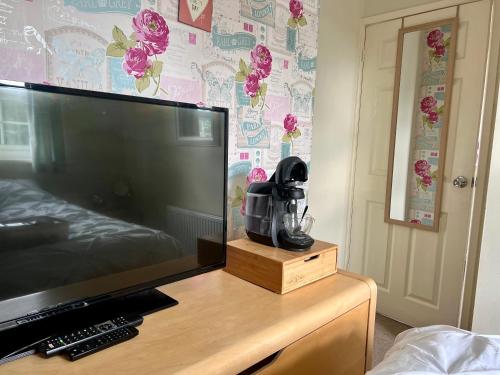 Double bed Parking Internet Coffee Garden Patio TV Quiet Close to main bus route B98 9NH