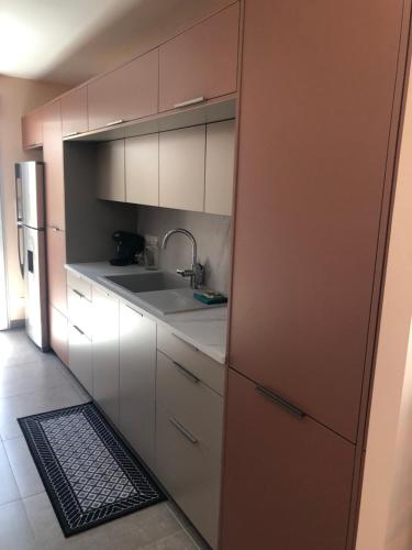 virtuve, VILLA O Chris spacieuse, 2 Terrasses, 1 SPA, a 15 mn de Marseille, de la Cote bleu et Aix en Provenc in Saint-Victoret