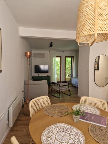 Iekārtas, Mystica - charming studio apartment on the beach in Obrovac