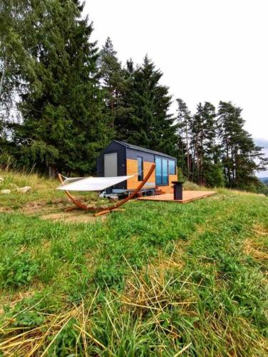 Tiny House Honzík (Tiny House Honzik) in 舒馬瓦山區霍日采