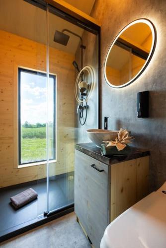 Tiny House Honzík (Tiny House Honzik) in 舒馬瓦山區霍日采