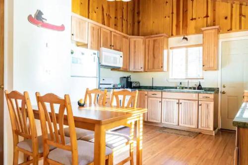 Cottage close to Hiking with Outdoor dining area in Sugarloaf, USA